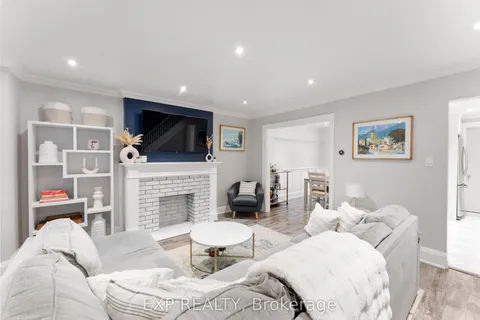 1702 Dundas Street, ON M4L 1L6