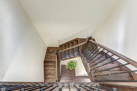 318 Fleetwood Drive, ON L1K 3G2