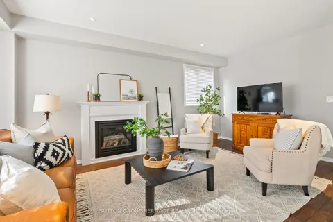 2328 Pilgrim Square, ON L1L 0C2