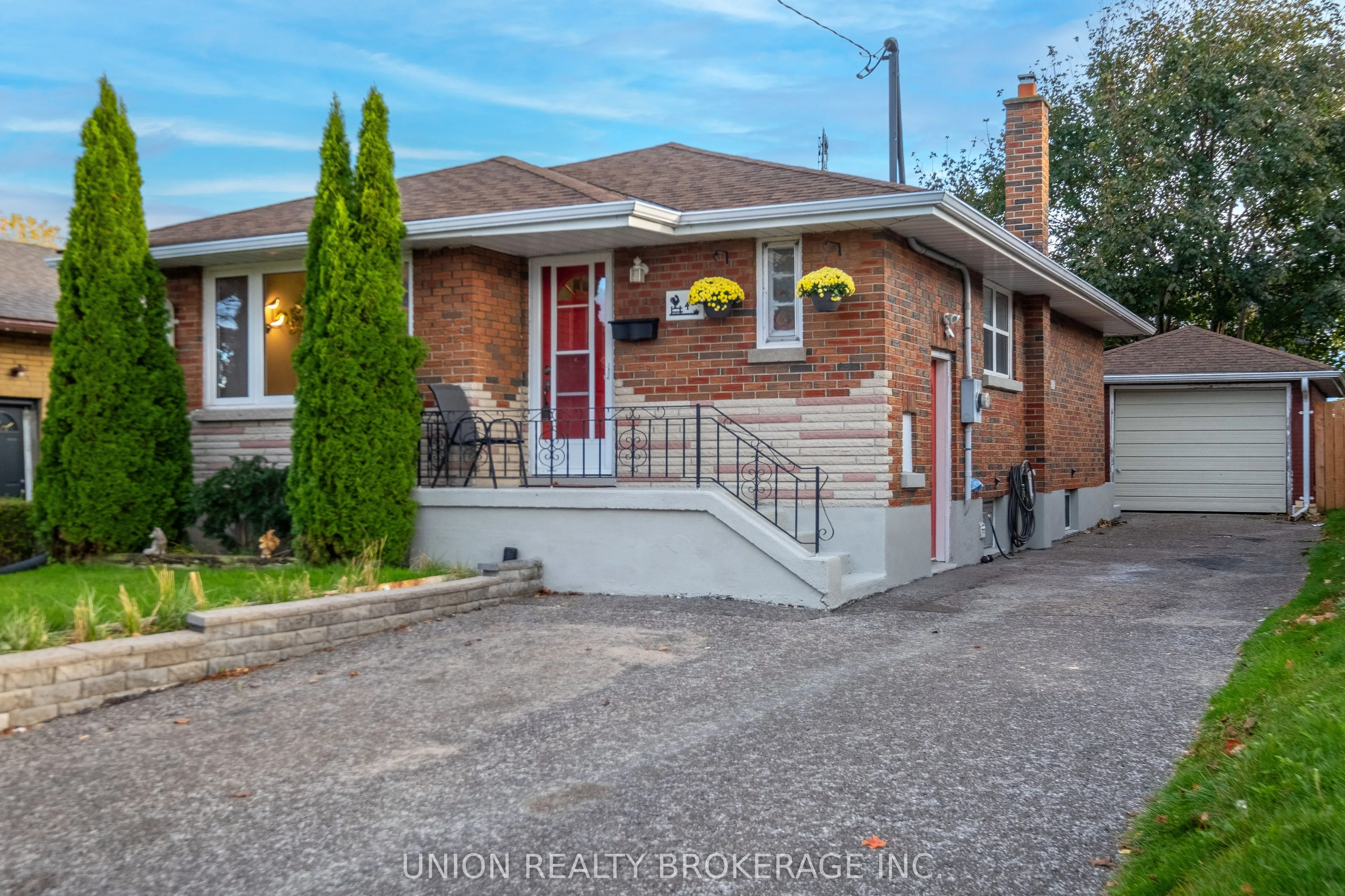 481 Lowell Avenue, ON L1J 2X6