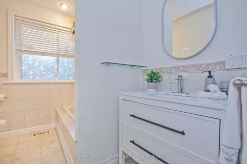 35 Crawford Drive, ON L1S 3A9