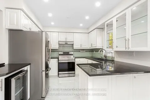 42 Howes Street, ON L1T 3V5