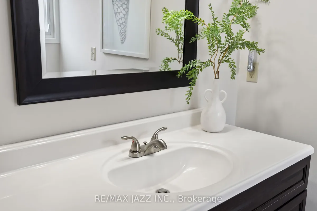 15 Bluffs Road, ON L1B 1A3