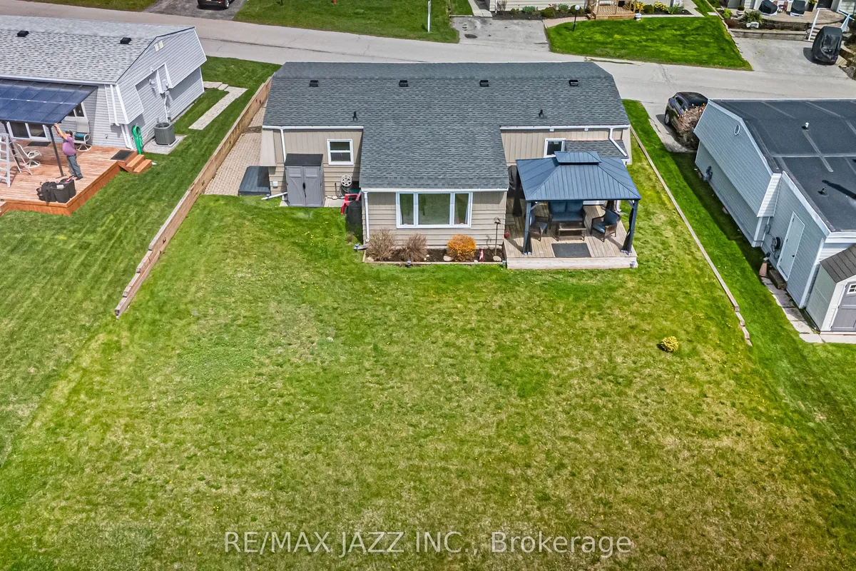 15 Bluffs Road, ON L1B 1A3