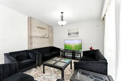 1748 Fairport Road, ON L1V 1S8