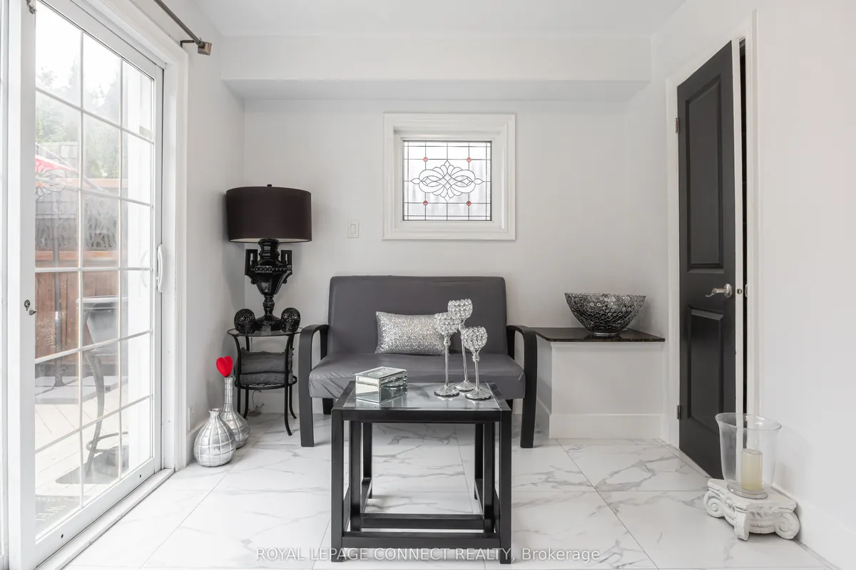 32 Harland Crescent, ON L1S 1J9