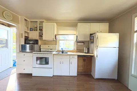 1892 Kingston Road, ON L1V 1C8