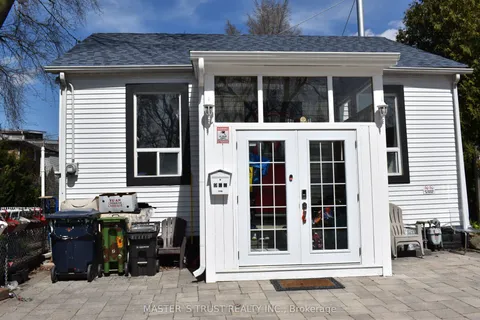 966 Dundas Street, ON M4M 1R5