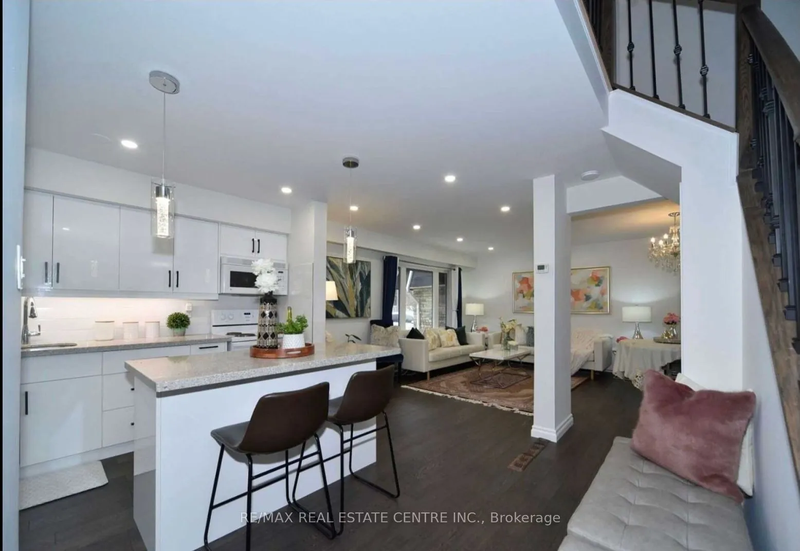 25 Ivanic Court, ON L1N 6E3