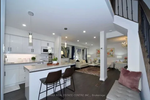 25 Ivanic Court, ON L1N 6E3