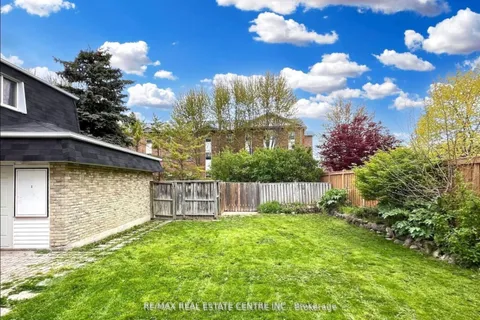 25 Ivanic Court, ON L1N 6E3