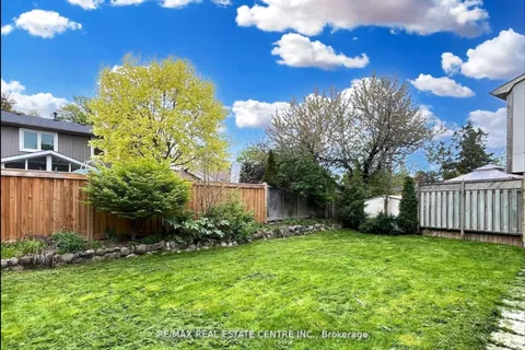 25 Ivanic Court, ON L1N 6E3