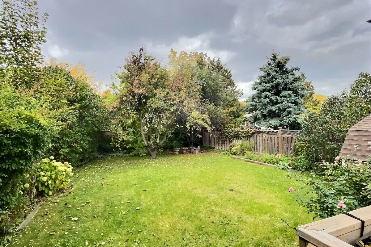 21 Christina Crescent, ON M1R 4H7