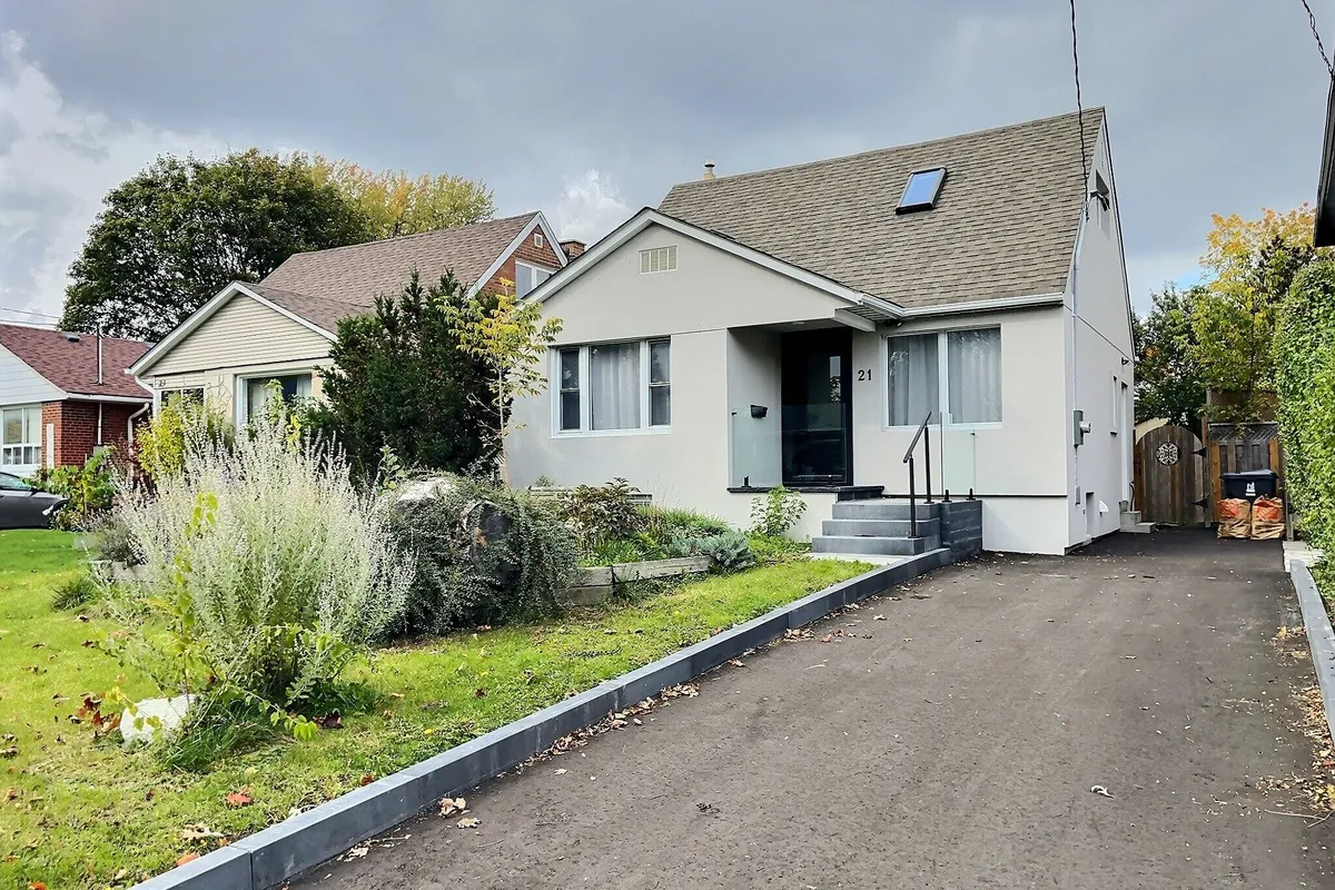 21 Christina Crescent, ON M1R 4H7