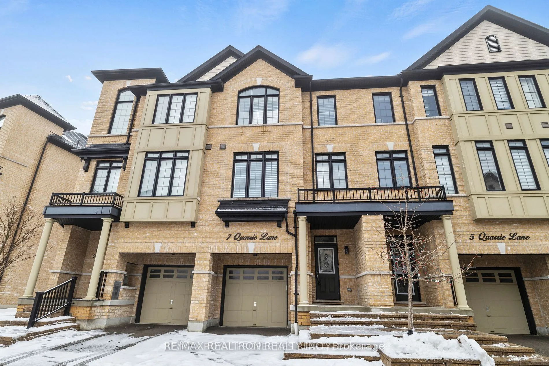 7 Quarrie Lane, ON L1T 0N1