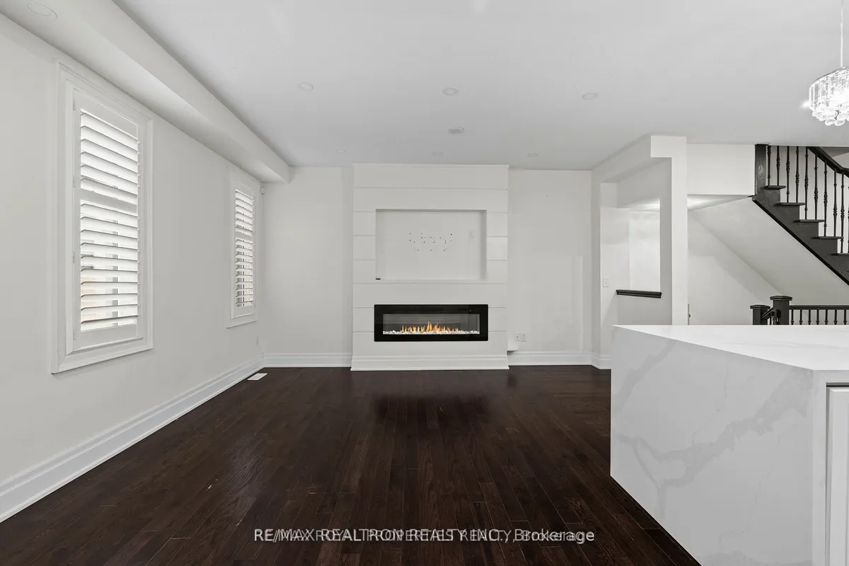 7 Quarrie Lane, ON L1T 0N1