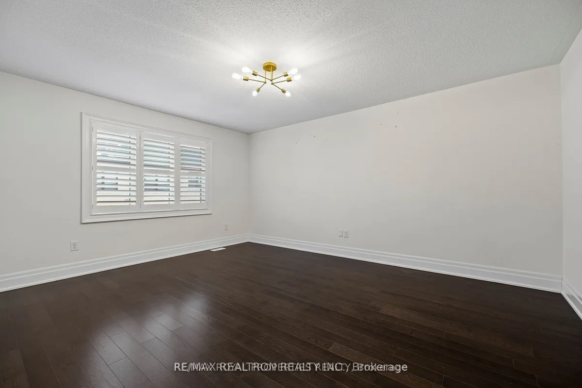 7 Quarrie Lane, ON L1T 0N1