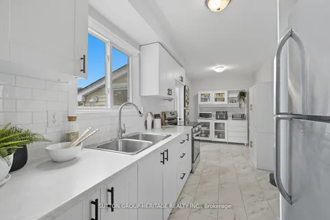 23 Swanston Crescent, ON L1S 3J5