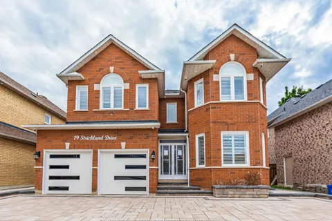 19 Strickland Drive, ON L1T 4A1