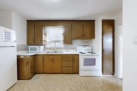 14 Shandara Crescent, ON M1R 1E9