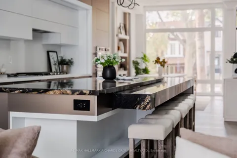 19 Devon Road, ON M4E 2J7