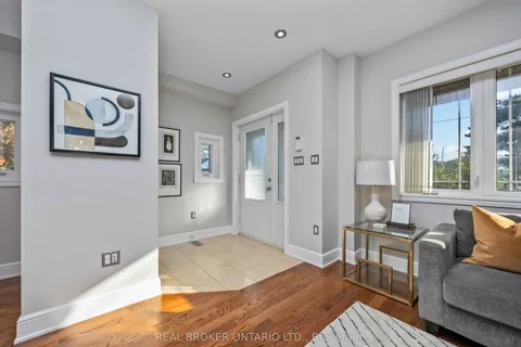 122 Cedarcrest Boulevard, ON M4B 2P3