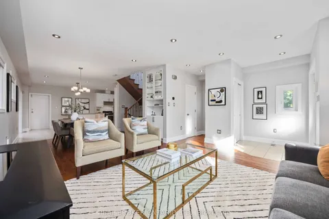 122 Cedarcrest Boulevard, ON M4B 2P3