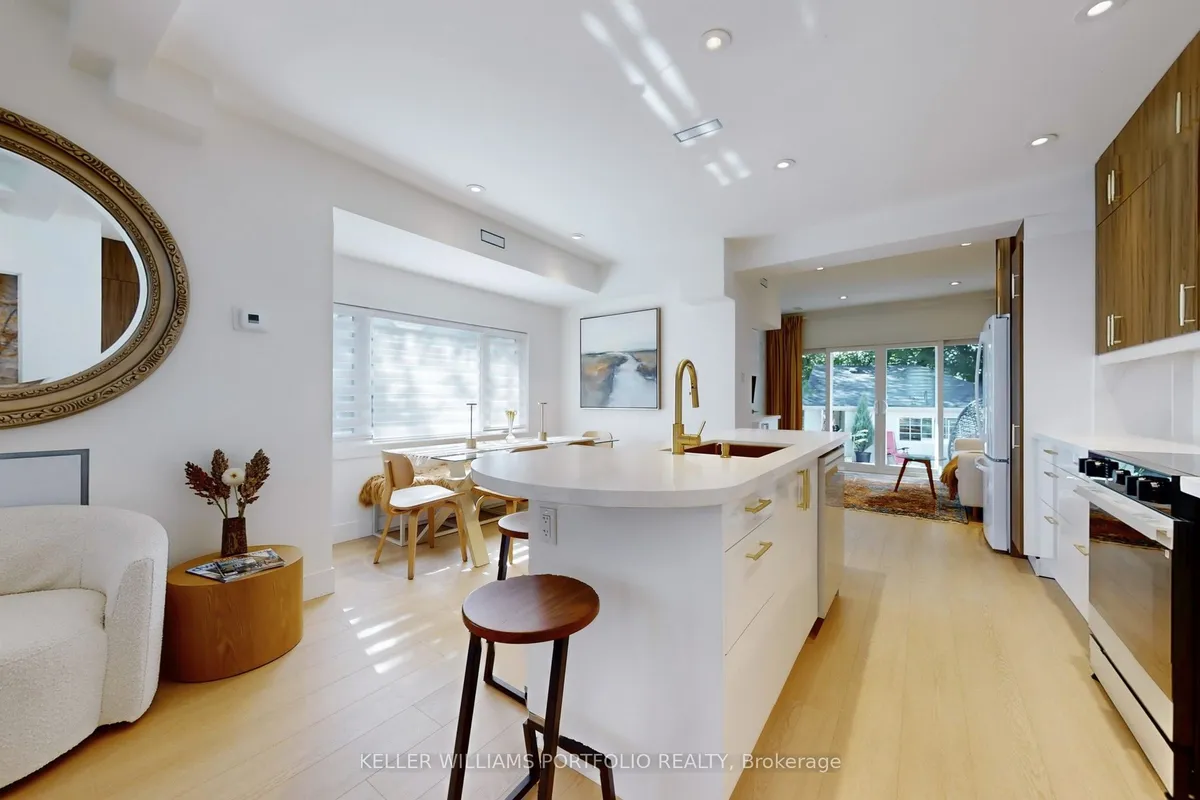 22 Pitt Avenue, ON M1L 2R1