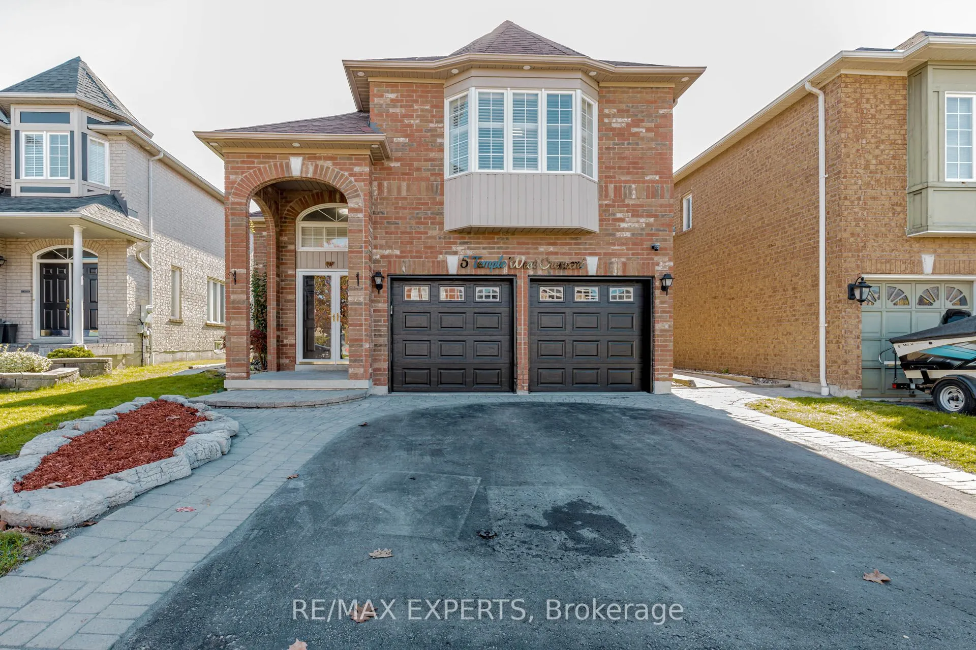 5 Temple West Crescent, ON L1T 4J5
