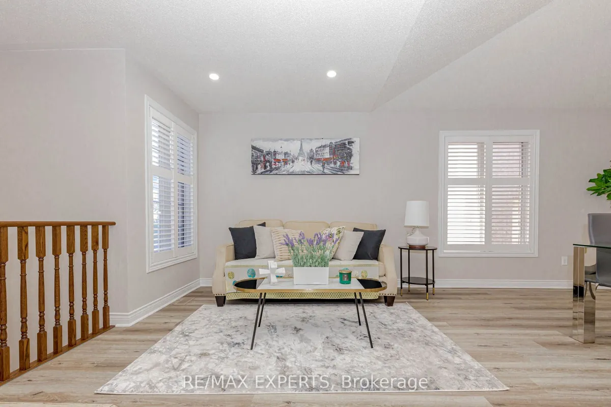 5 Temple West Crescent, ON L1T 4J5