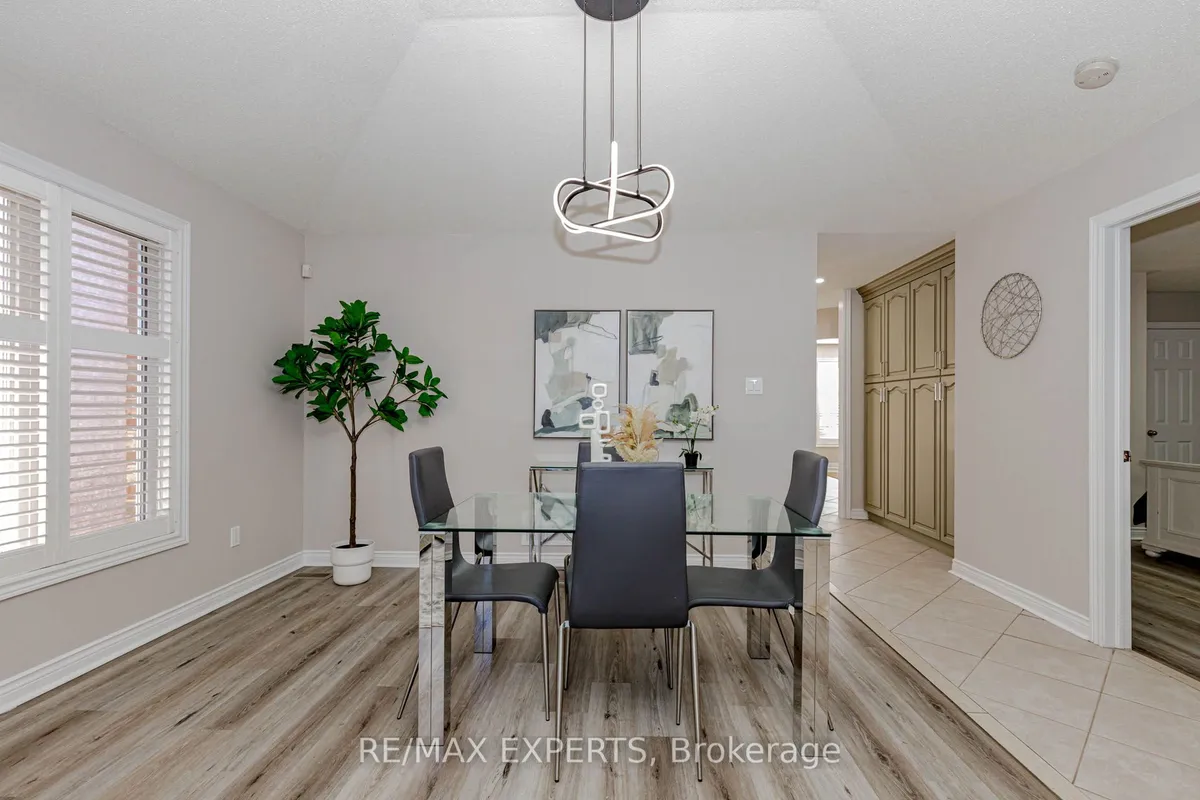 5 Temple West Crescent, ON L1T 4J5