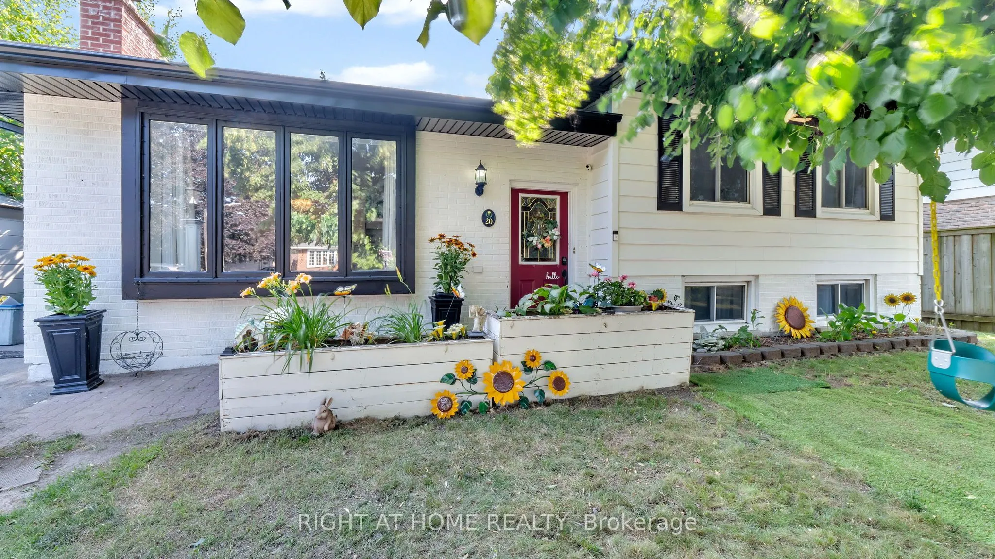 20 Cardiff Court, ON L1N 5N9