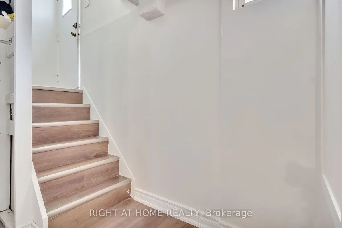 20 Cardiff Court, ON L1N 5N9