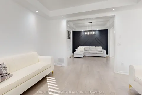 2885 Foxden Square, ON L1X 0N9