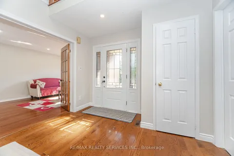 14 Milner Crescent, ON L1S 4W3