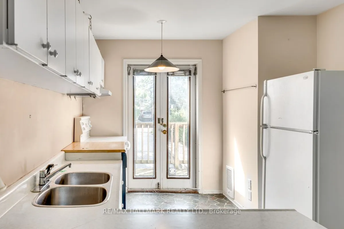 5 Bowmore Road, ON M4L 3H6