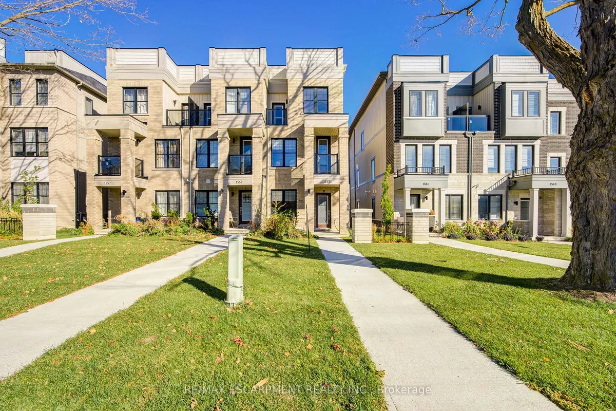 1553 Green Road, ON L1C 7E5