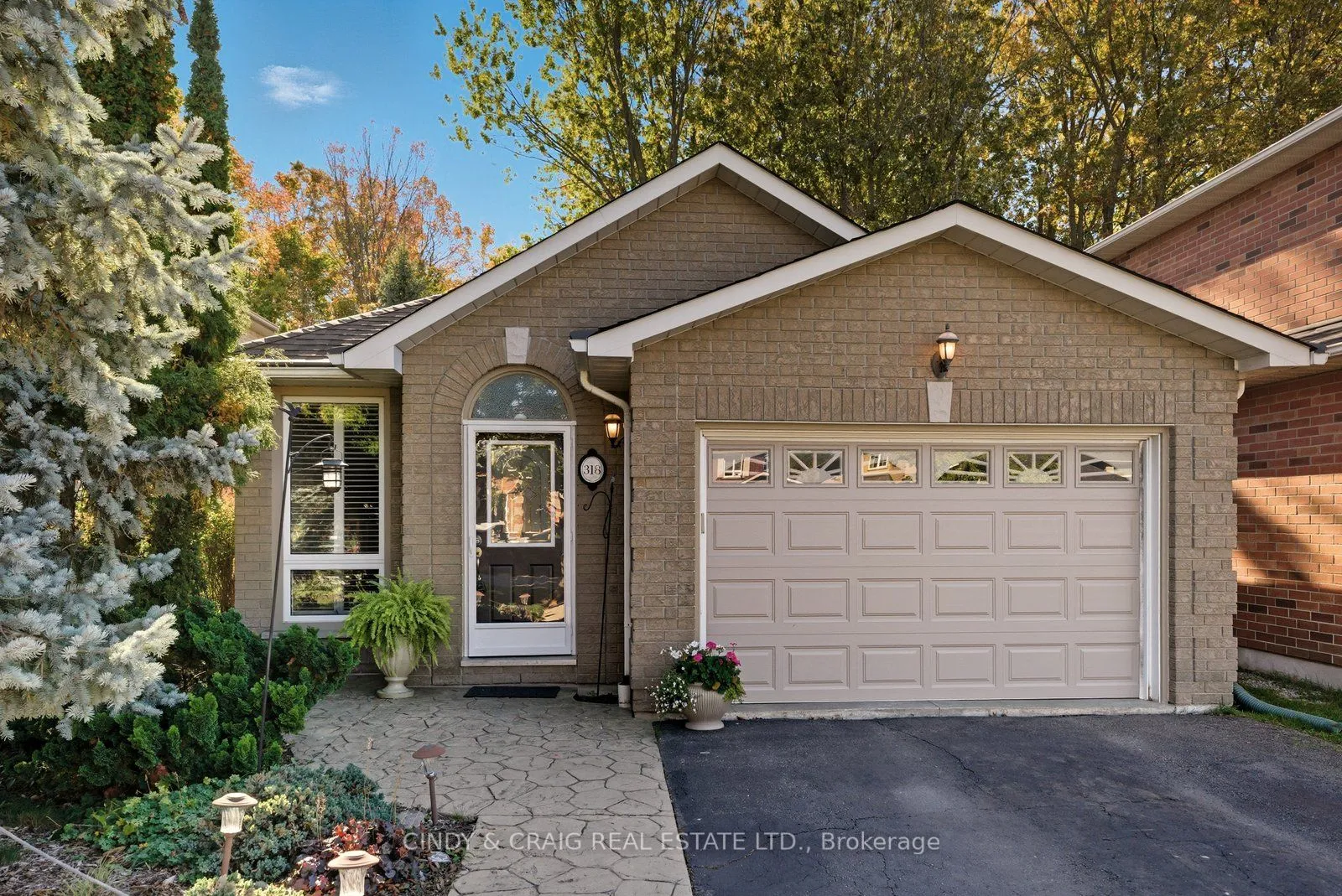 Detached 2 bedroom 2 bathroom at 318 Sandringham Drive in Clarington - MLS# E12487770