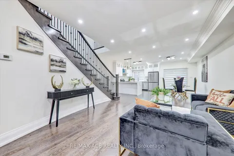 71 Lillington Avenue, ON M1N 3K6