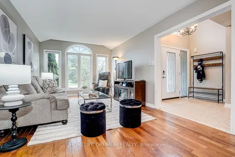 8 Lone Court, ON L1T 4J9