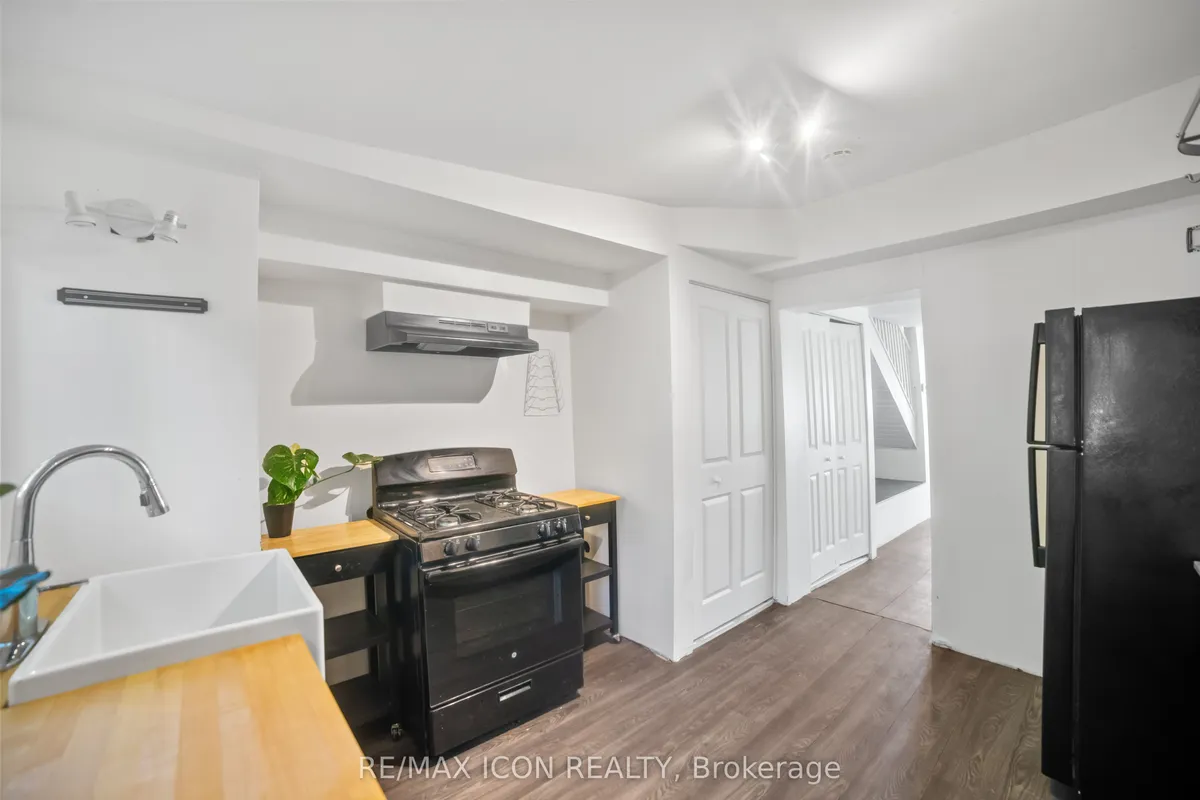 898 Eastern Avenue, ON M4L 1A4