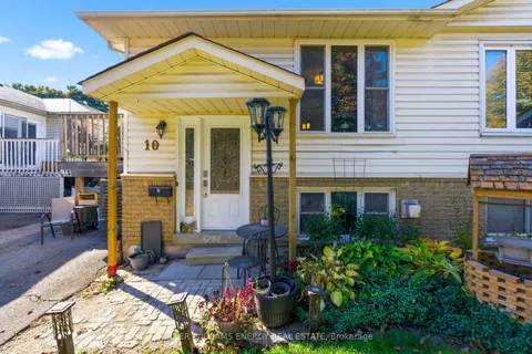 10 Lockhart Gate, ON L1C 4L1