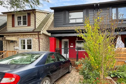 92 King Edward Ave Avenue, ON M4C 5J6