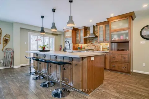 63 Warwick Avenue, ON L1Z 1L6