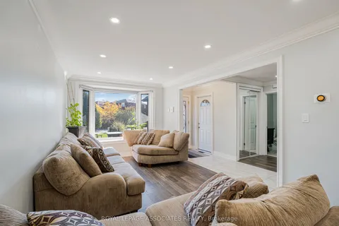 95 Carisbrooke Square, ON M1B 4M3