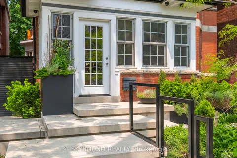 20 Fairview Boulevard, ON M4K 1L9