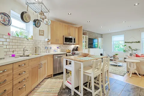 1926 Gerrard Street, ON M4L 2C1