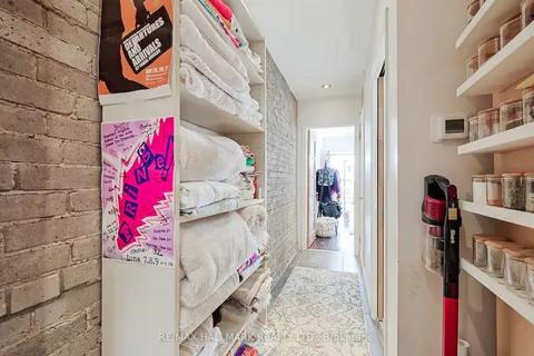 1926 Gerrard Street, ON M4L 2C1