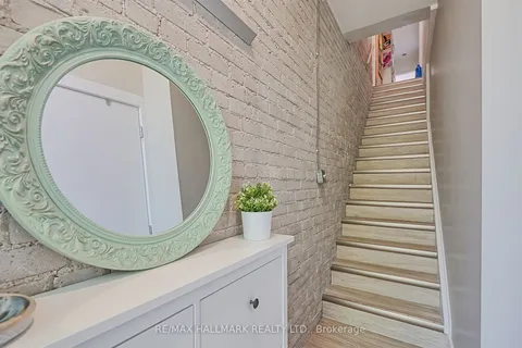 1926 Gerrard Street, ON M4L 2C1