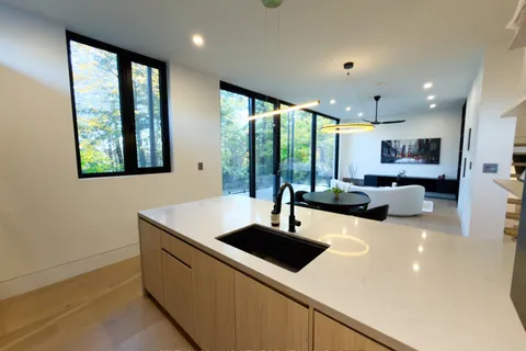 10 Haida Court, ON M1C 3L1